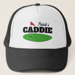 Benutzerdefinierter Golf-Kadderhut mit Spielername Truckerkappe<br><div class="desc">Personalisierter Golfcaddie Hut mit Spielername. Kundenspezifisches Zubehör für Golfer,  Mitarbeiter,  Instruktor,  pensionierte Freunde und mehr. Das Design von Grün und Fahne.</div>