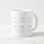 Benutzerdefinierter Kalender 2025 mit drei Fotos Jumbo-Tasse (Vorderseite Rechts)