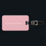 Benutzerdefinierter Minimalistischer Schreibmaschi Gepäckanhänger<br><div class="desc">Dieses stilvolle Gepäckanhänger zeichnet sich durch ein minimalistisches Design Ihres Namens in einem Retro-SchreibmaschinenSchriftart in Weiß auf einem hellpastellrosa Hintergrund aus. Tolle Geschenkidee!</div>
