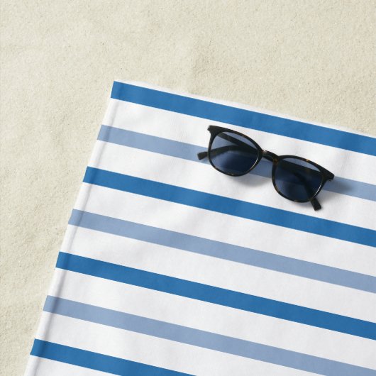 Benutzerdefinierter Monogram Name Hellblau Dunkelb Strandtuch (Beispiel)