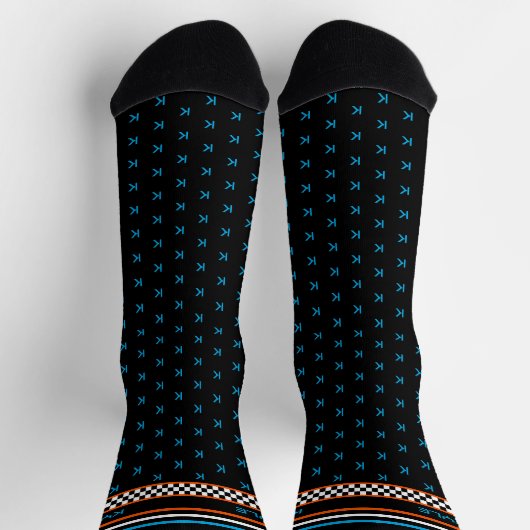 Benutzerdefinierter Monogramm-Name Orange des über Socken (Oben)