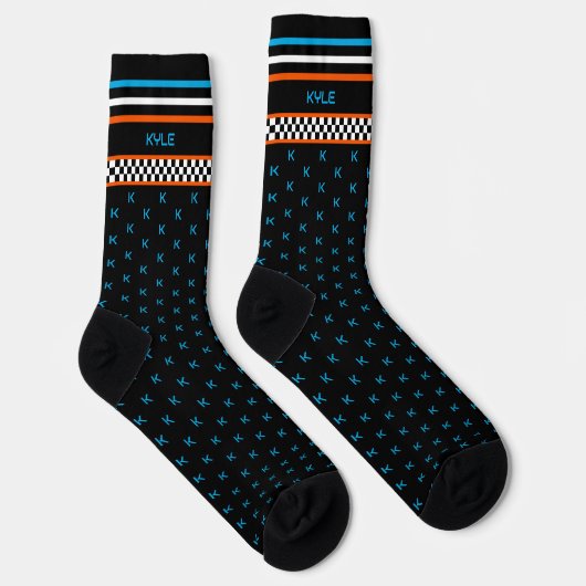 Benutzerdefinierter Monogramm-Name Orange des über Socken (Rechts)
