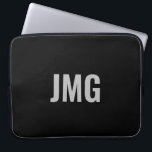 Benutzerdefinierter Monogramm-Schwarz und Silber-N Laptopschutzhülle<br><div class="desc">Sie können das silberne Monogramm personalisieren,  das sich in der Mitte dieses schwarzen Laptop-Ärmels befindet.</div>
