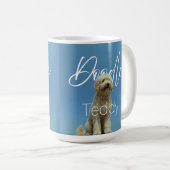 Benutzerdefinierter Name Doodle Hund Blauer Himmel Kaffeetasse (VorderseiteRechts)