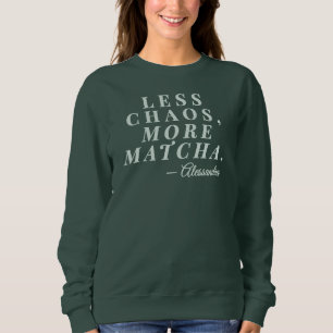 Benutzerdefinierter Name Mama Less Chaos Matcha Te Sweatshirt
