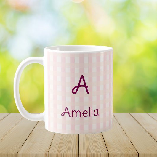 Benutzerdefinierter Name mit rosa Gingham-Monogram Kaffeetasse