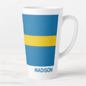 Benutzerdefinierter Name & Text Schwedische Flagge Milchtasse (Rechts)