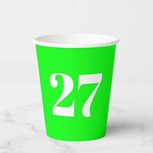 Benutzerdefinierter Neongrün-weißer Monogramm-Gebu Pappbecher (Vorderseite)