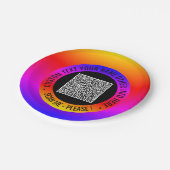Benutzerdefinierter QR-Code und Text für die Telle Pappteller (Schrägansicht)