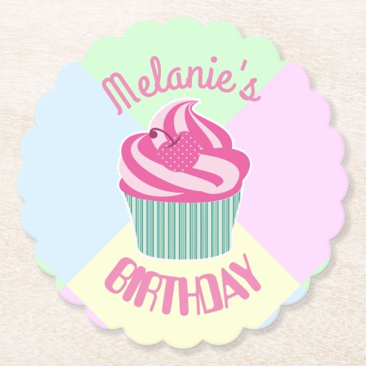 Benutzerdefinierter rosa Geburtstag-Cupcake Untersetzer (Vorderseite)