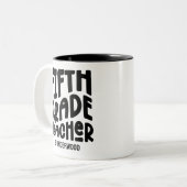 Benutzerdefinierter schwarzer Wavy-Text-Lehrer der Zweifarbige Tasse (Vorderseite Links)