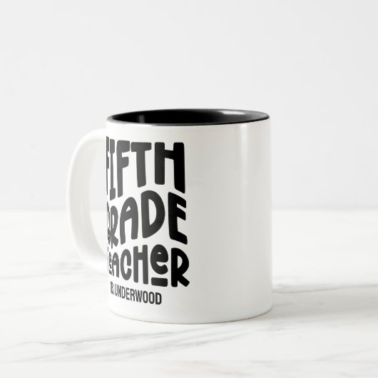 Benutzerdefinierter schwarzer Wavy-Text-Lehrer der Zweifarbige Tasse (Vorderseite Links)