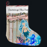 Benutzerdefinierter Text/Beach Island Meerjungfrau Großer Weihnachtsstrumpf<br><div class="desc">Wenn Sie einen Urlaub nach Hawaii, Florida oder an anderen warmen Wetterorten machen oder in dieser Gegend wohnen und ein tropisches Weihnachtsfest haben, dann ist dieses Strandmädchen für Sie da. Individuell und personalisieren Sie dieses Design. Um Ihren eigenen Text hinzuzufügen, klicken Sie auf die Schaltfläche "ABC Personalize This Template", die...</div>