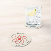 Benutzerdefinierter Text der Atom-Struktur Runder Pappuntersetzer (Vor Ort)