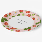 Benutzerdefinierter Text Erdbeermuster rosa Hinter Pappteller (Schrägansicht)