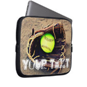 Benutzerdefinierter Text-Fastfeld-Softball-Laptop- Laptopschutzhülle (Vorne Rechts)