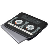 Benutzerdefinierter Text für ein Casette-Tape zurü Laptopschutzhülle (Vorne Knopf)