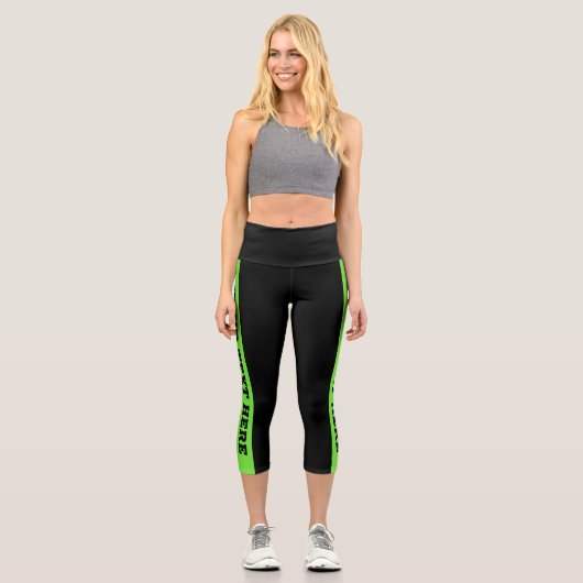 Benutzerdefinierter Text für grüne Streifen Capri Leggings (Vorderseite)