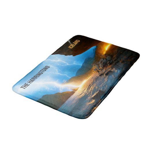 Benutzerdefinierter Text Island Badematte (Schrägansicht)