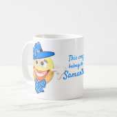 Benutzerdefinierter Text lächelt Emoji in Blue Hat Kaffeetasse (Vorderseite Links)