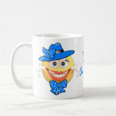 Benutzerdefinierter Text lächelt Emoji in Blue Hat Kaffeetasse (Links)