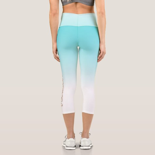 Benutzerdefinierter Text Moderativer blauer Farbve Capri Leggings (Rückseite)