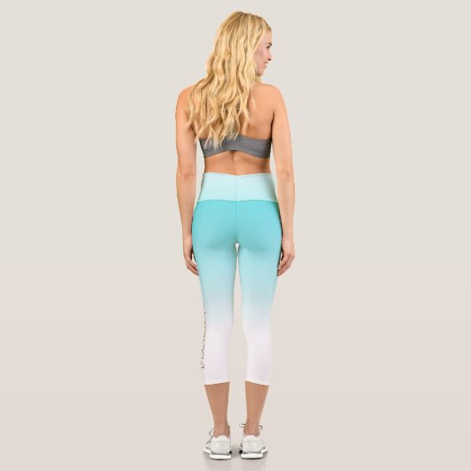 Benutzerdefinierter Text Moderativer blauer Farbve Capri Leggings (Rückseite)