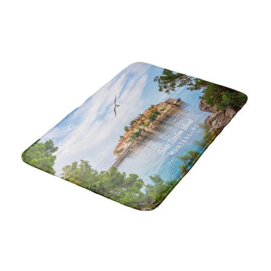 Benutzerdefinierter Text Montenegro Badematte (Schrägansicht)