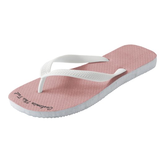 Benutzerdefinierter Text / Rose Gold Blush Sequenz Badesandalen (Schrägansicht)