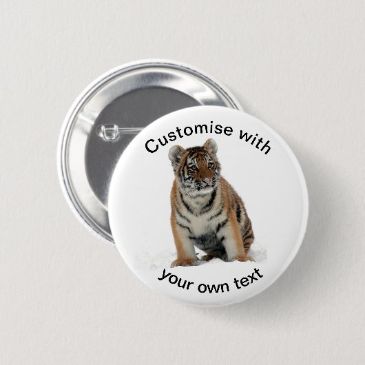 Benutzerdefinierter Text Tiger Cub im Schnee Button (Vorne & Hinten)