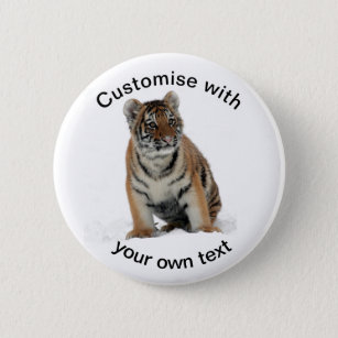 Benutzerdefinierter Text Tiger Cub im Schnee Button
