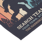 Benutzerdefinierter Textbigfoot Kurzer Tischläufer (Ecke)