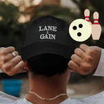 Benutzerdefiniertes Bowling-Lane-Geschenk für Spie Bestickte Baseballkappe<br><div class="desc">Feiern Sie den Bowling-Enthusiast in Ihrem Leben mit diesem einzigartigen und nachdenklichen "Lane & Gain"-Geschenk, das dazu gedacht ist, ihre Leidenschaft für das Spiel und ihr Streben nach Streiks zu ehren. Ob sie ihre Technik perfektionieren, ihre nächste Rolle strategisch planen oder einfach nur eine unterhaltsame Nacht auf den Spuren genießen,...</div>