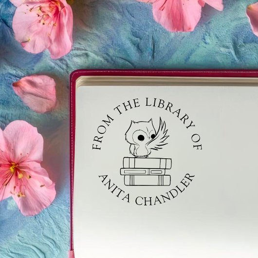 Benutzerdefiniertes Buch | Niedliche Eule auf Büch Gummistempel
