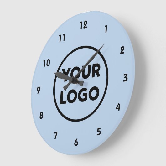 Benutzerdefiniertes Firmenlogo auf hellblauem Hint Große Wanduhr (Winkel)