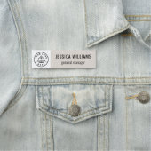 Benutzerdefiniertes Firmenlogo Beige Mitarbeiter Namensschild (Beispiel)