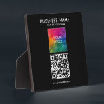 Benutzerdefiniertes Firmenlogo Slogan QR-Code-Plat Fotoplatte<br><div class="desc">Laden Sie hier den QR-Code Ihres Unternehmens hoch und fügen Sie Text Elegant moderne,  anpassbare Vorlage 5.25 x 5.25 Vertikal Design Square Tabletop Plaque mit Easel hinzu.</div>