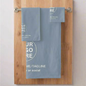 Benutzerdefiniertes Firmenlogo und Text l Dusty Bl Badhandtuch Set