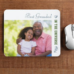 Benutzerdefiniertes Foto - Beste Grandade im Unive Mousepad<br><div class="desc">Personalisieren Sie dieses frische und moderne Mauspad für Ihre Großad (Opa, Nonno, Papa etc.). Die Vorlage ist für Sie bereit, Ihr eigenes Foto hinzuzufügen und die Beispielformulierung zu bearbeiten, wenn Sie möchten. Beispieltext liest derzeit "Best Grandad in the Universum". Das Design ist in einer angesagten Farbpalette aus Palmengrün und Tiefseeblau...</div>