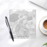 Benutzerdefiniertes Foto Notepad, Schwarz und Weiß Notizblock<br><div class="desc">Fügen Sie Ihr Lieblings-Foto und der automatische Filter erstellt ein Schwarzweiß-Foto, mit einem verblassten Aussehen, sodass das Notizblock leicht zu schreiben, während gleichzeitig das Bild durch den flüchtige Blick. Personalisieren Sie es auf jede Art und Weise, wie Sie gewollt haben. Verwenden Sie das Vorlagenformular, um Ihre Personalisierung hinzuzufügen oder die...</div>
