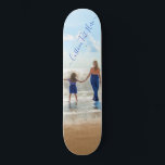 Benutzerdefiniertes Foto-Skateboard für Ihre Fotos Skateboard<br><div class="desc">Benutzerdefiniertes Foto- und Textskateboard - Einzigartiges Design - Personalisierte Familie / Freunde oder Persönliches Geschenk - Hinzufügen von Text und Foto - Vergrössern und verschieben Sie Elemente mit dem Anpassungs-Tool ! Wählen Sie Schriftart / Größe / Farbe! Viel Glück - Seien Sie glücklich :)</div>