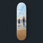 Benutzerdefiniertes Foto-Skateboard für Ihre Fotos Skateboard<br><div class="desc">Benutzerdefinierte Foto- und Textskateboards - Einzigartiges Design - Personalisierte Familie / Freunde oder Geschenke für persönliche Skateboards - Text und Foto hinzufügen - Wählen Sie Ihren Text Schriftart und Farben - Vergrössern und verschieben Sie Elemente mit dem Anpassungs-Tool ! Wählen Sie Schriftart / Größe / Farbe! Viel Glück - Seien...</div>