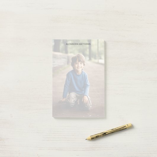 Benutzerdefiniertes Foto und Name Post-it Klebezettel (Auf Schreibtisch)