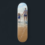 Benutzerdefiniertes Foto und Text - Ihr eigenes De Skateboard<br><div class="desc">Benutzerdefiniertes Foto und Text - Einzigartiges Design - Personalisierte Familie / Freunde oder Persönliches Geschenk - Hinzufügen von Text und Foto - Größe ändern und verschieben Sie Elemente mit dem Anpassungs-Tool !</div>