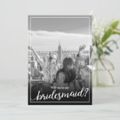 Benutzerdefiniertes Foto wird meine Bridesmaid sei Einladung (Stehend Vorderseite)