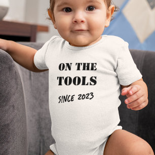 Benutzerdefiniertes Jahr "On the Tools" Baby Strampler