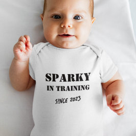 Benutzerdefiniertes Jahr "Sparky in Training" Elek Baby Strampler