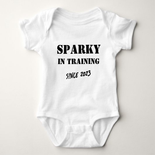 Benutzerdefiniertes Jahr "Sparky in Training" Elek Baby Strampler (Vorderseite)