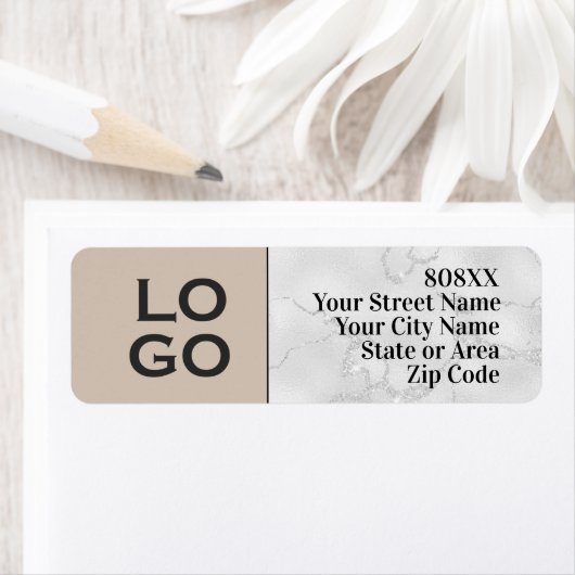 Benutzerdefiniertes Logo auf Beige & Marmor (Insitu)