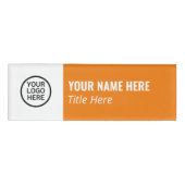 Benutzerdefiniertes Logo Elegante Orange White Mag Namenschild (Vorderseite)
